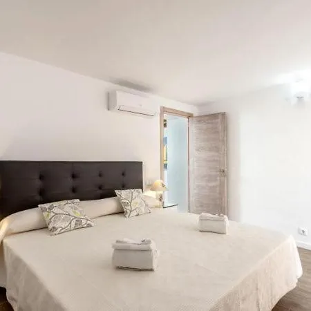 Villa Sleeps 8 With Pool Air Con And Wifi