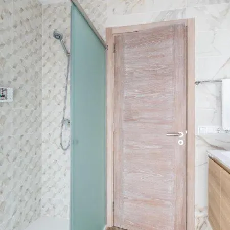 Villa Sleeps 8 With Pool Air Con And Wifi *