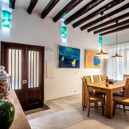 Sleeps 8 With Pool Air Con And Wifi Villa Pollenca
