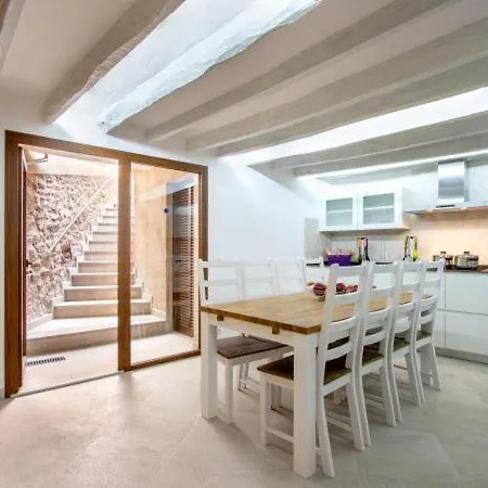 Sleeps 8 With Pool Air Con And Wifi *
